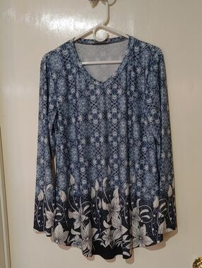Women's Blue Patterned V-Neck Long Sleeve Floral Hem Top